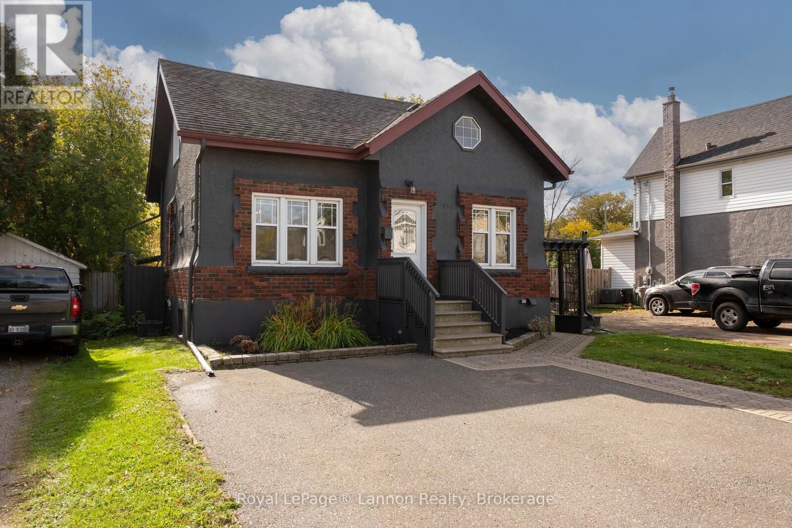 Property Photo:  234 Amelia St Street East  ON P7E 3Z7 