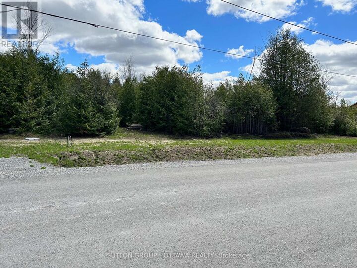 Property Photo:  6256 Nick Adams Road East  ON K4P 1H2 