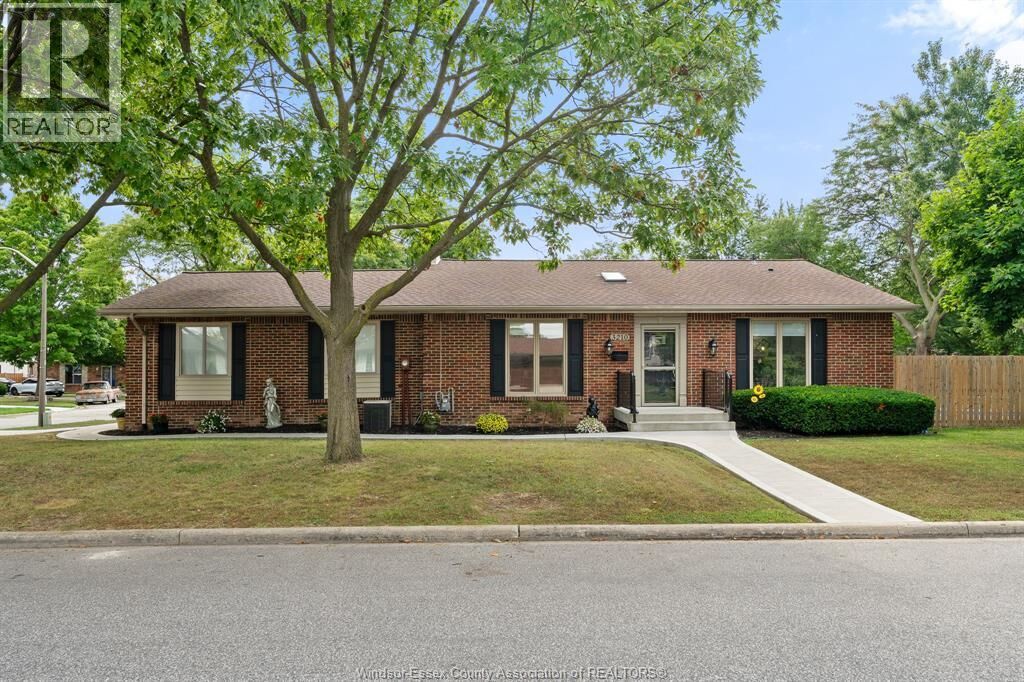 Property Photo:  3210 Halpin Road  ON N8R 2B2 