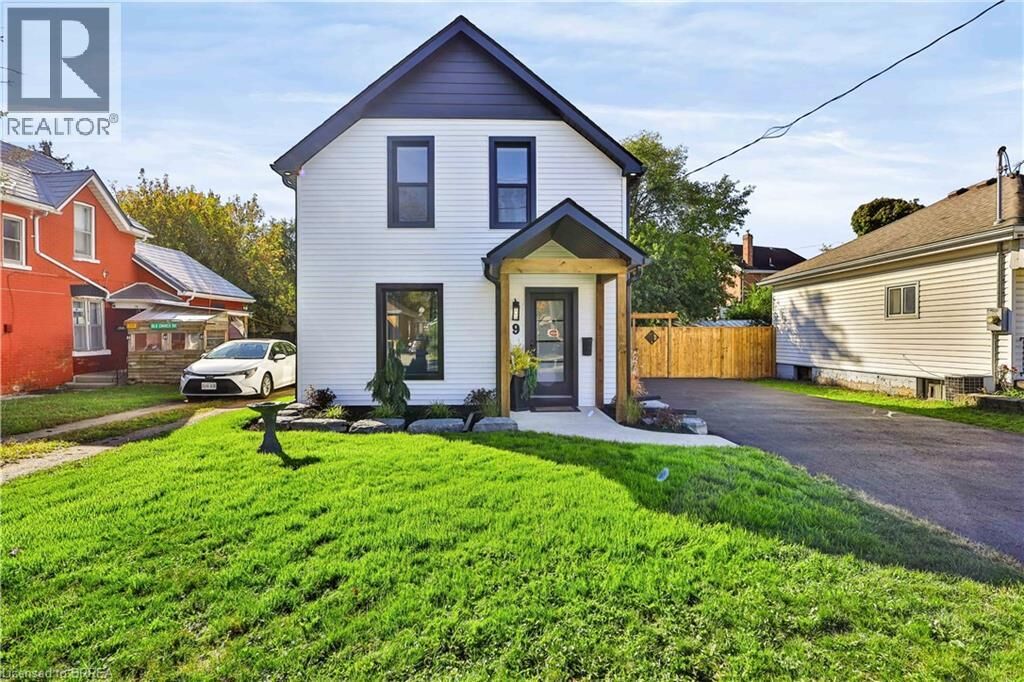 Property Photo:  9 Walter Street  ON N3S 1N4 