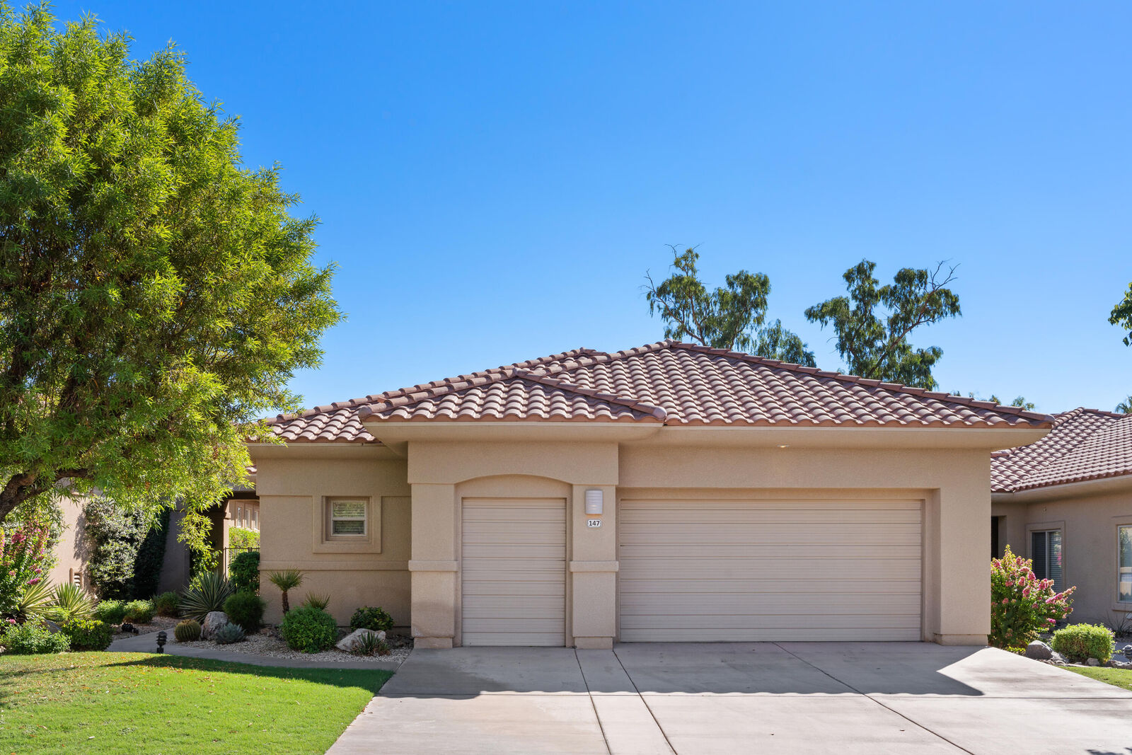 Property Photo: 147 Kavenish Drive CA 92270