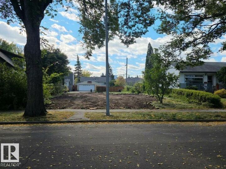 Property Photo:  7615 89 Avenue NW  AB T6C 1N2 