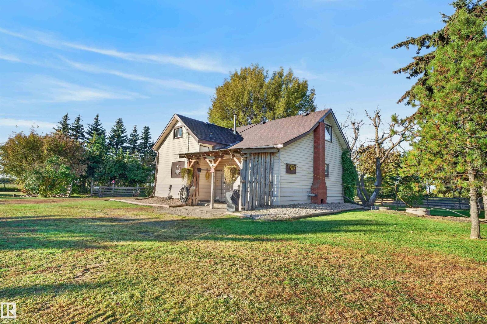 Property Photo:  571011 Range Road 183  AB T0B 4B0 
