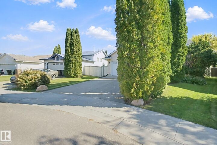 Property Photo: 41 Aspenglen Place AB T7X 3K1