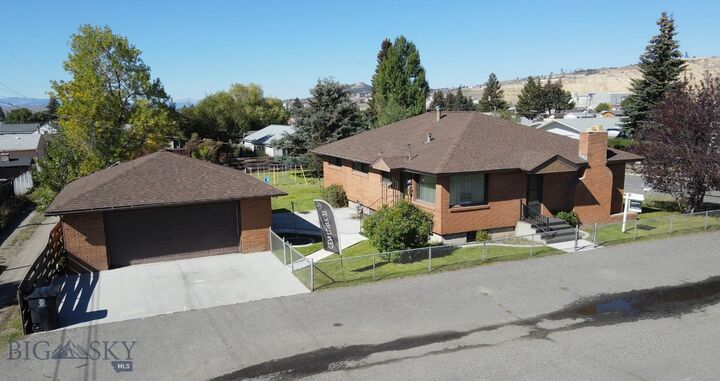 Property Photo:  2526 Locust Street  MT 59701 
