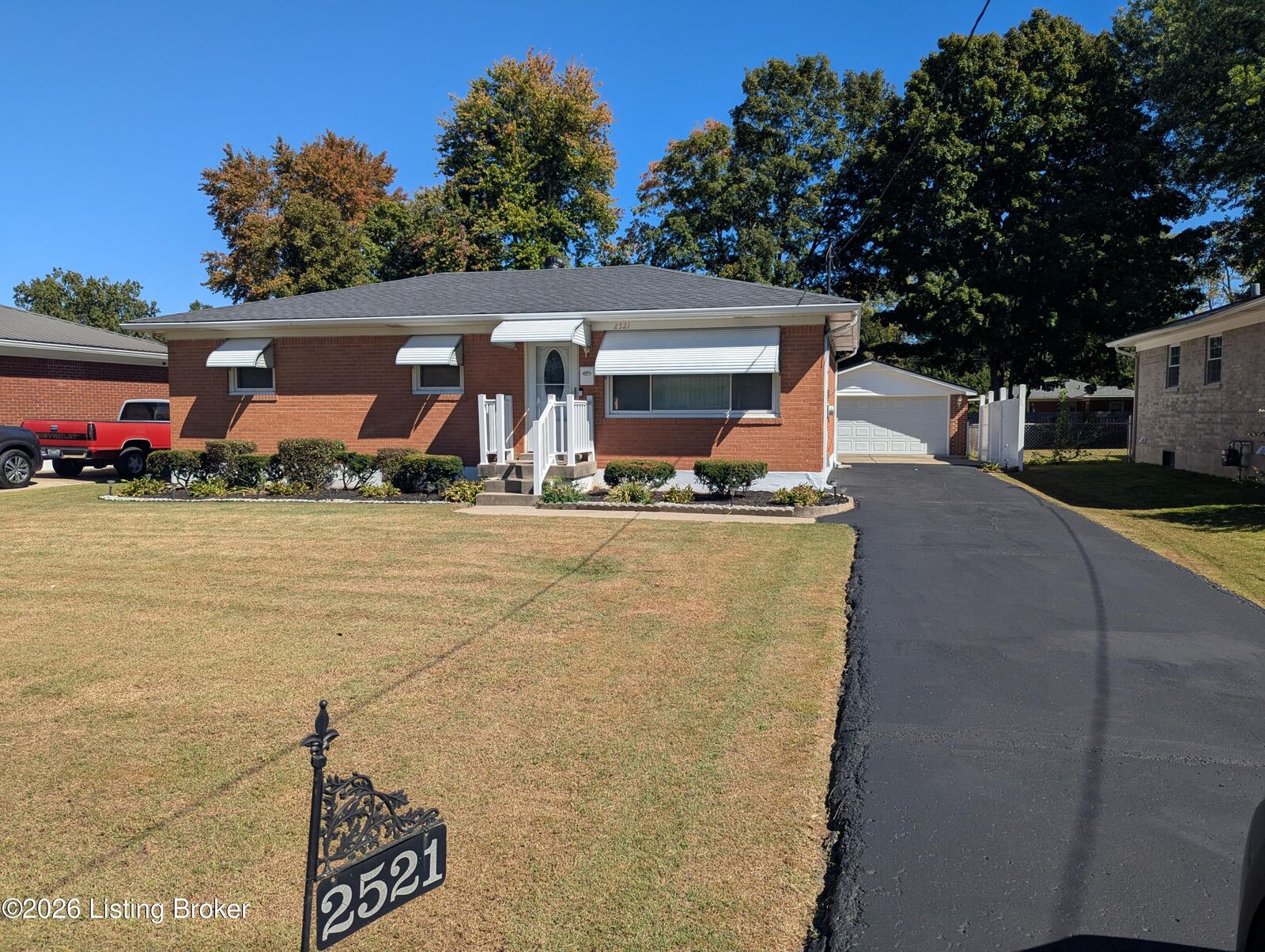 Property Photo: 2521 Adrienne Way KY 40216