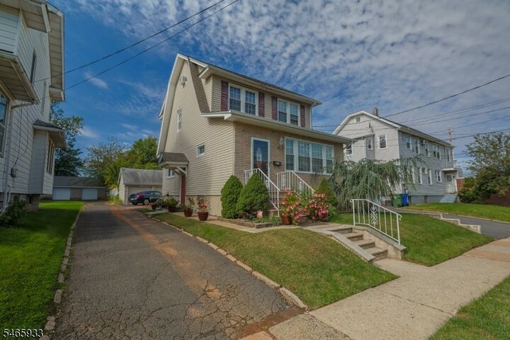 Property Photo:  925 Summit Street  NJ 07036 