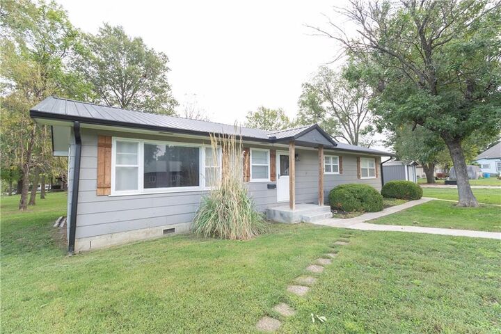 Property Photo:  401 N 4th Street  KS 66748 