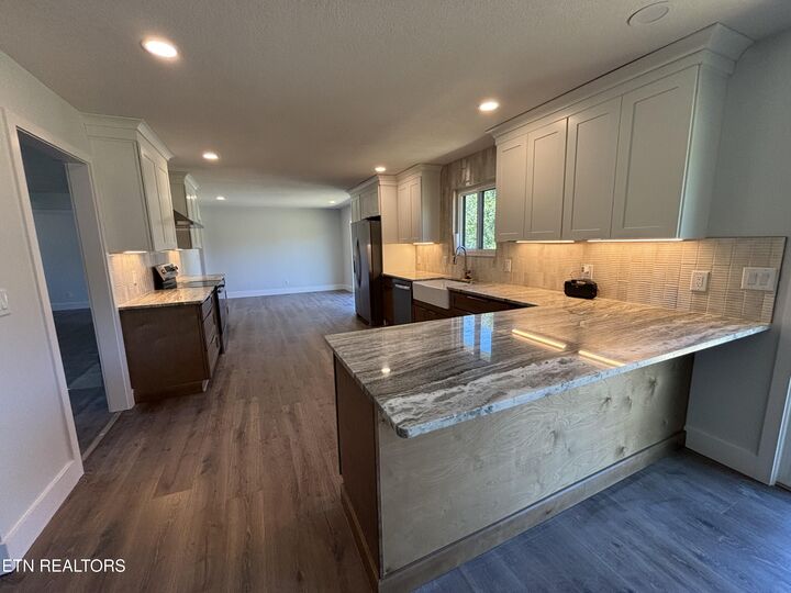 Property Photo:  130 3rd St  TN 37854 