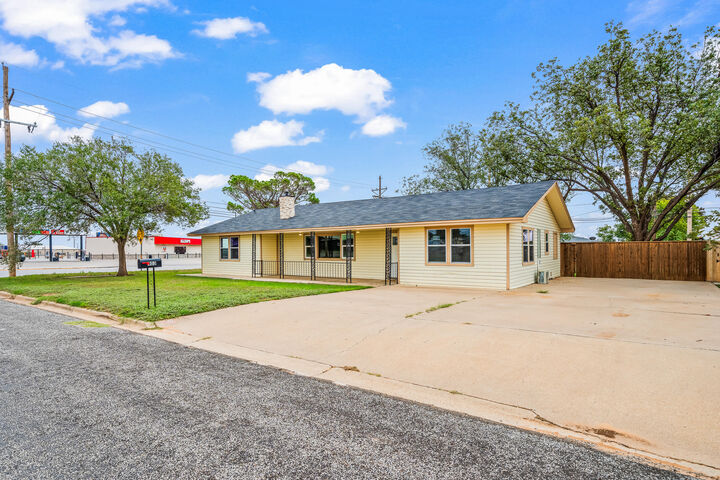 Property Photo: 403 6th Street TX 79382
