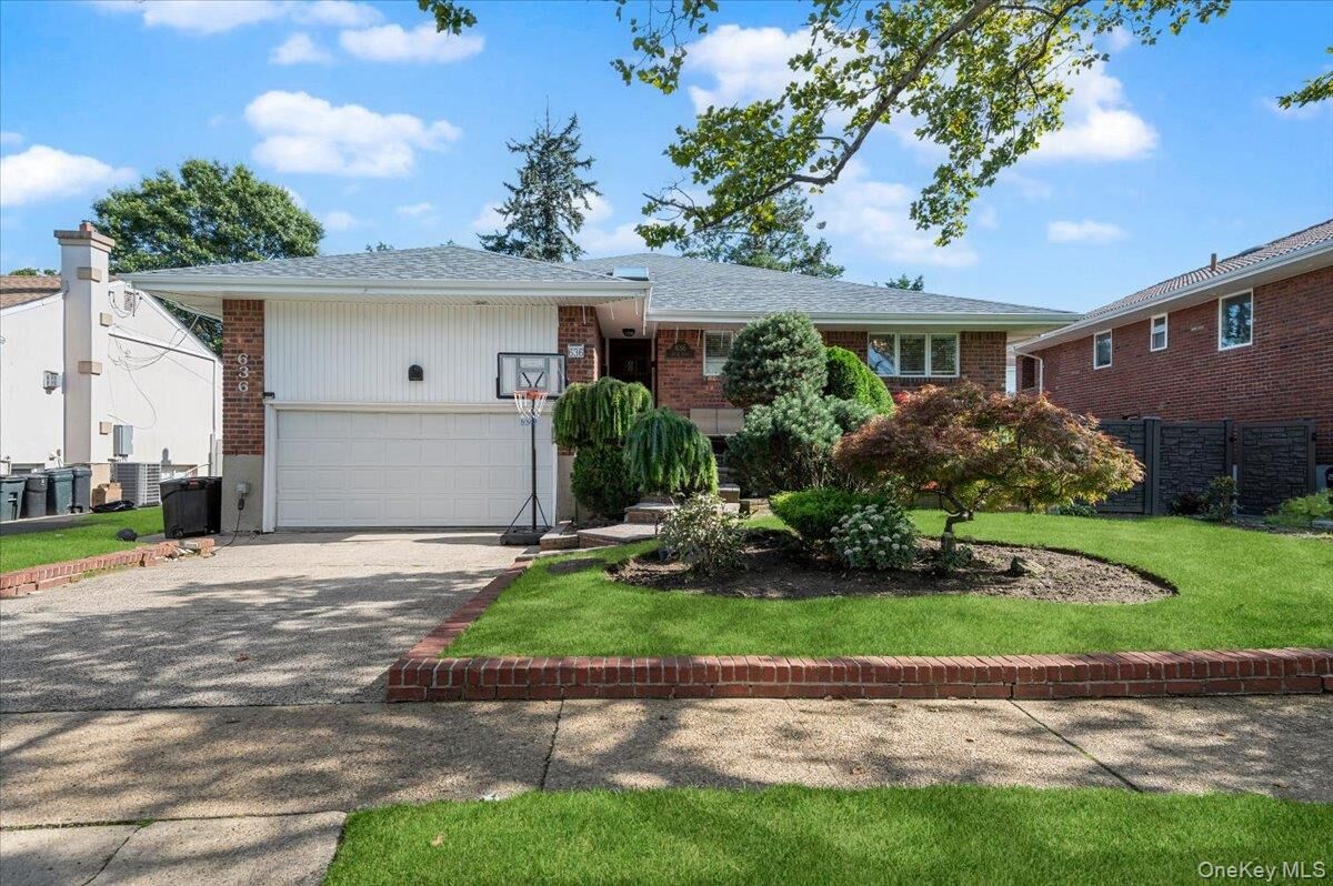 Property Photo:  636 Diane Place  NY 11581 