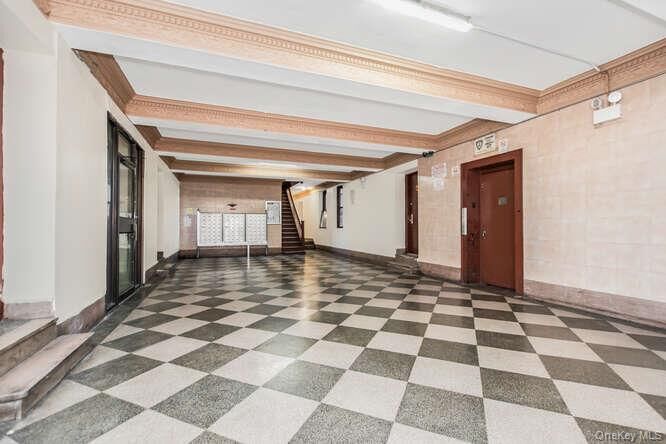 Property Photo:  3230 Cruger Avenue 6F  NY 10467 