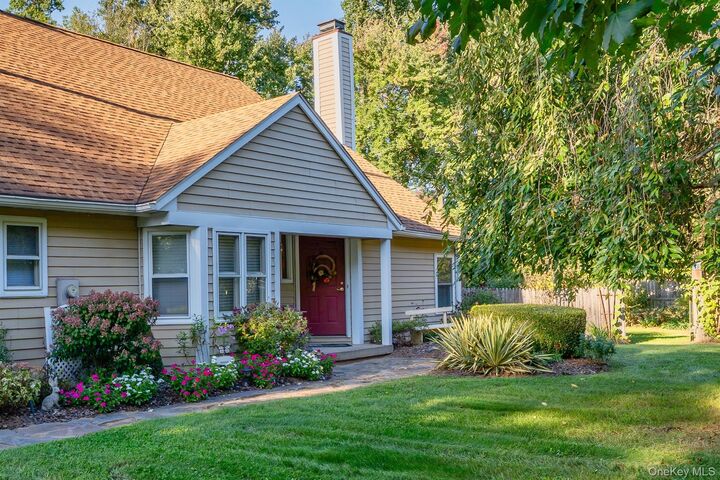Property Photo:  1 Cottonwood Circle  NY 12477 