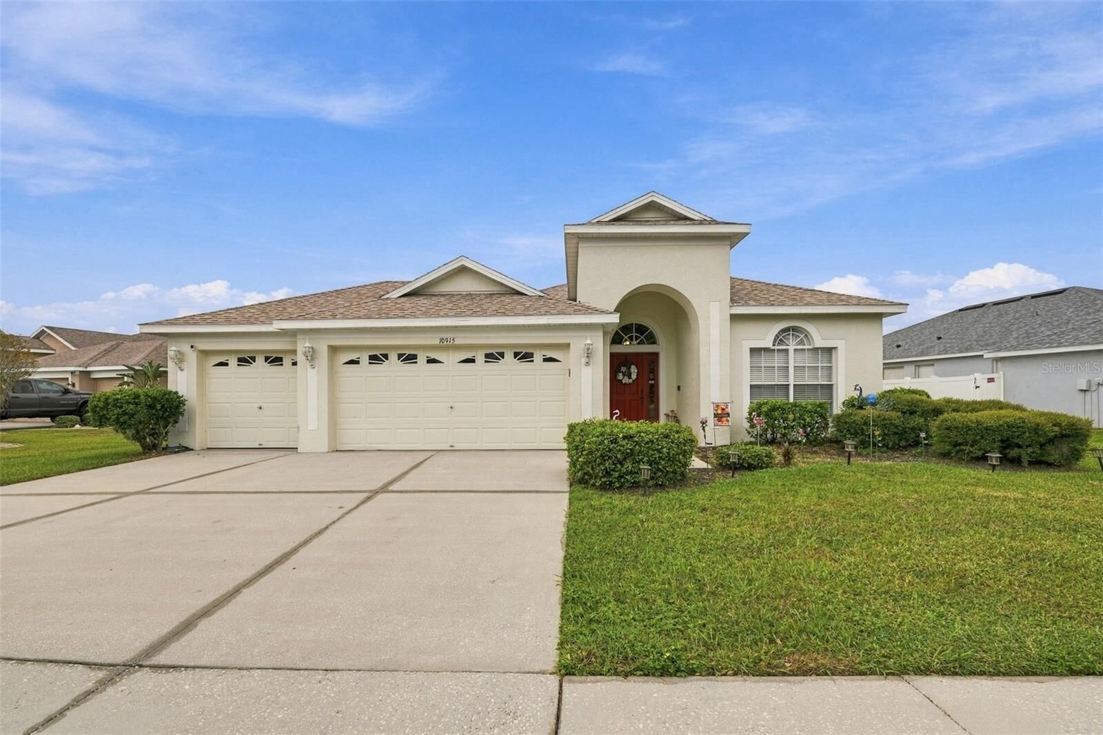 Property Photo:  10915 Australian Pine Drive  FL 33579 
