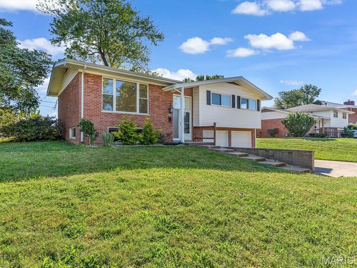 Property Photo:  10 President Way  IL 62226 