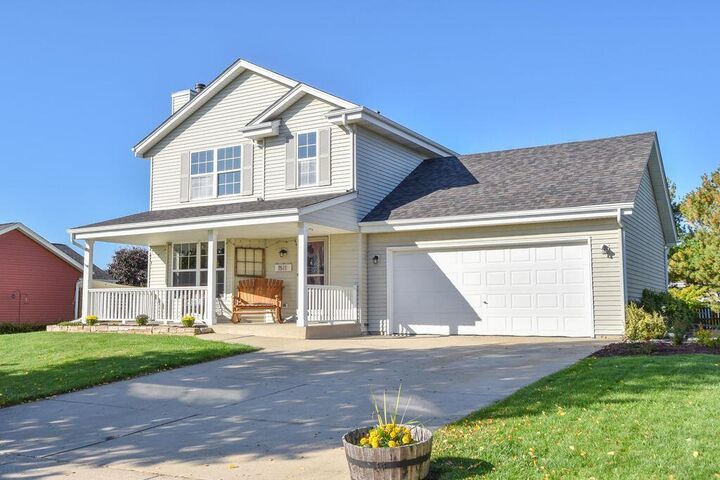 Property Photo: 1511 Redtail Dr WI 53027