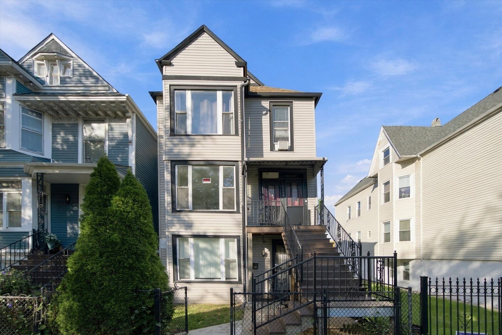 Property Photo:  8938 S Exchange Avenue  IL 60617 