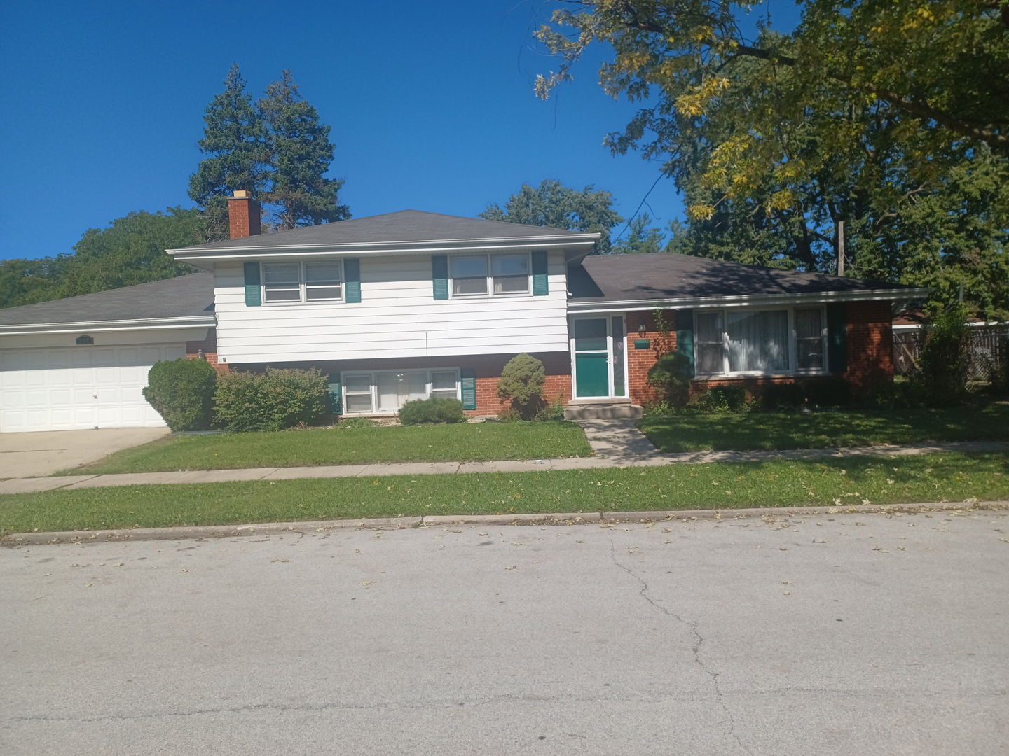 Property Photo: 742 E 168th Place IL 60473