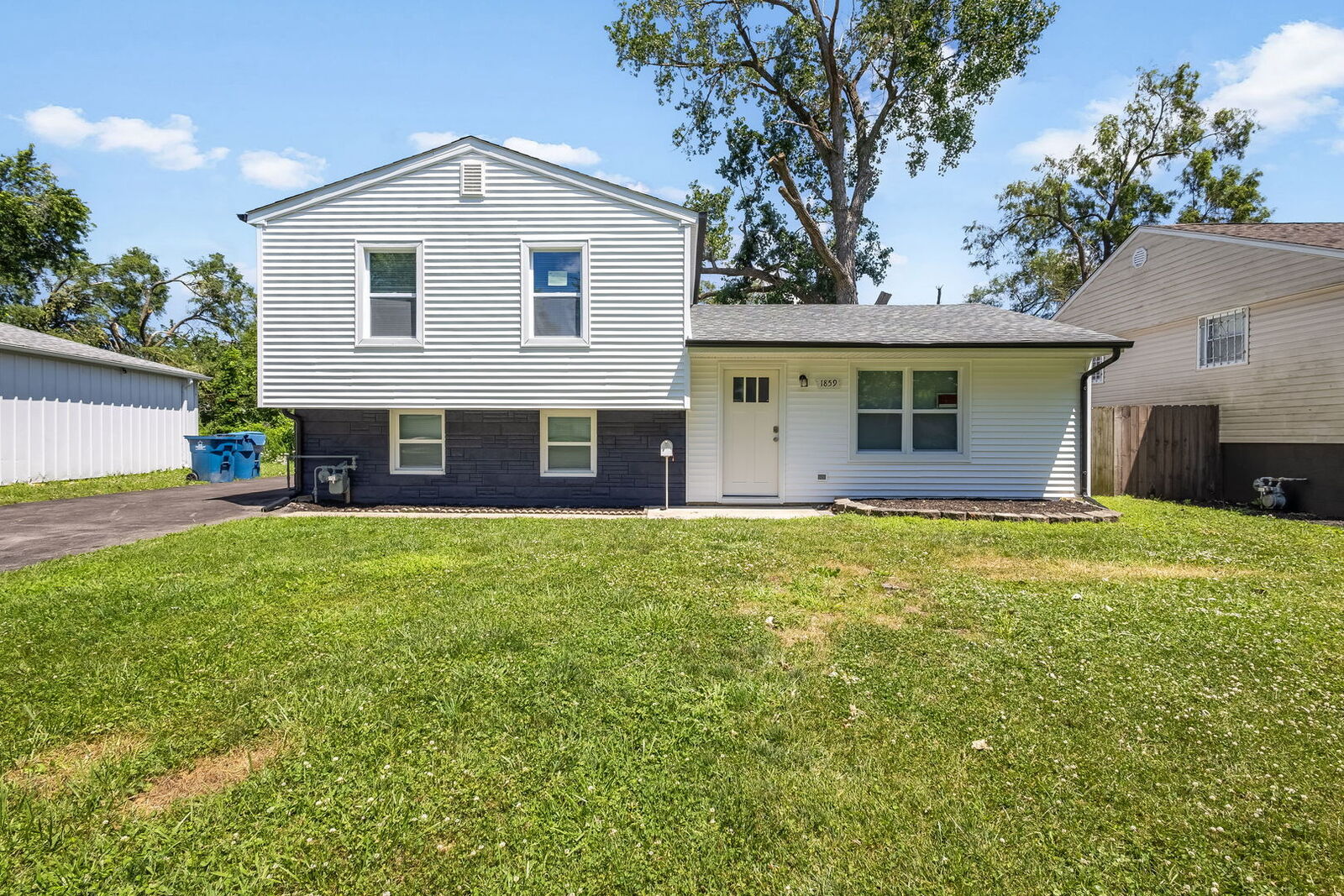 Property Photo:  1859 Reichert Avenue  IL 60411 