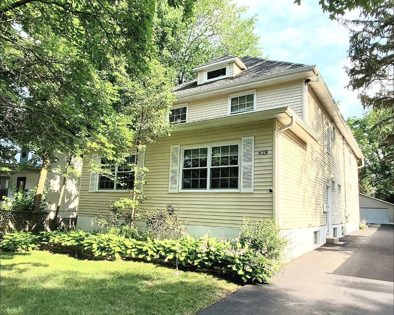Property Photo: 628 Onwentsia Avenue 1 IL 60035