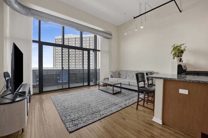 Property Photo:  1645 W Ogden Avenue 718  IL 60612 