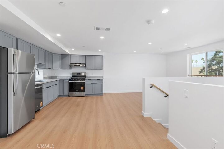 Property Photo:  176 N Catalina Avenue 403  CA 91106 