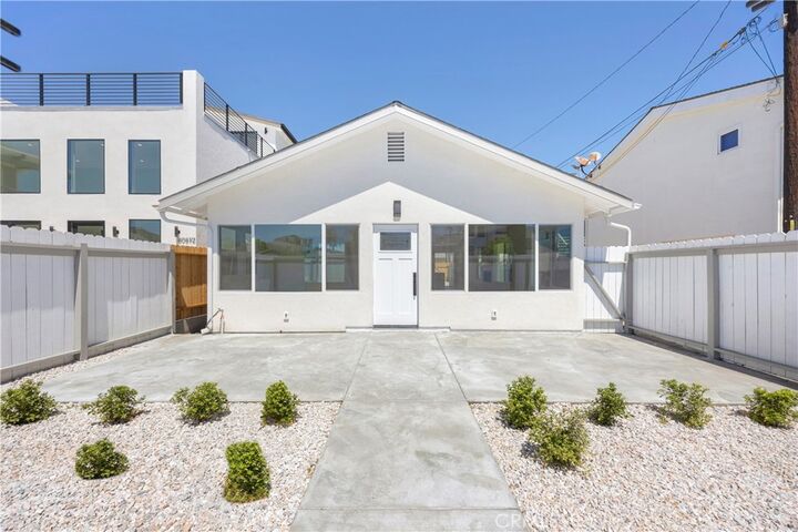 Property Photo: 806 W Balboa Boulevard Front CA 92661
