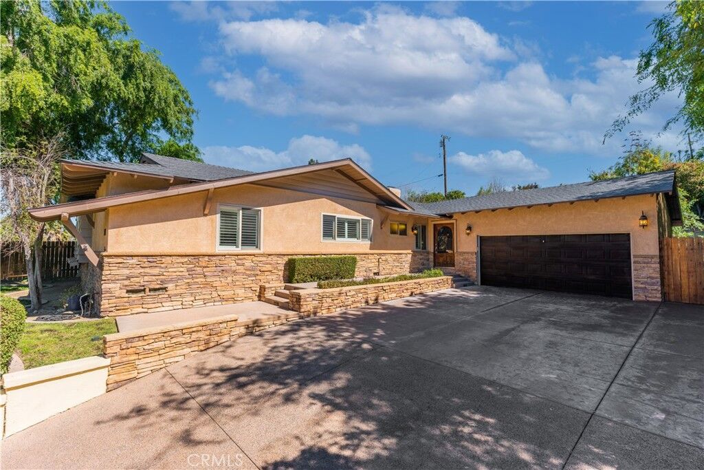 Property Photo: 1418 Longview CA 92831