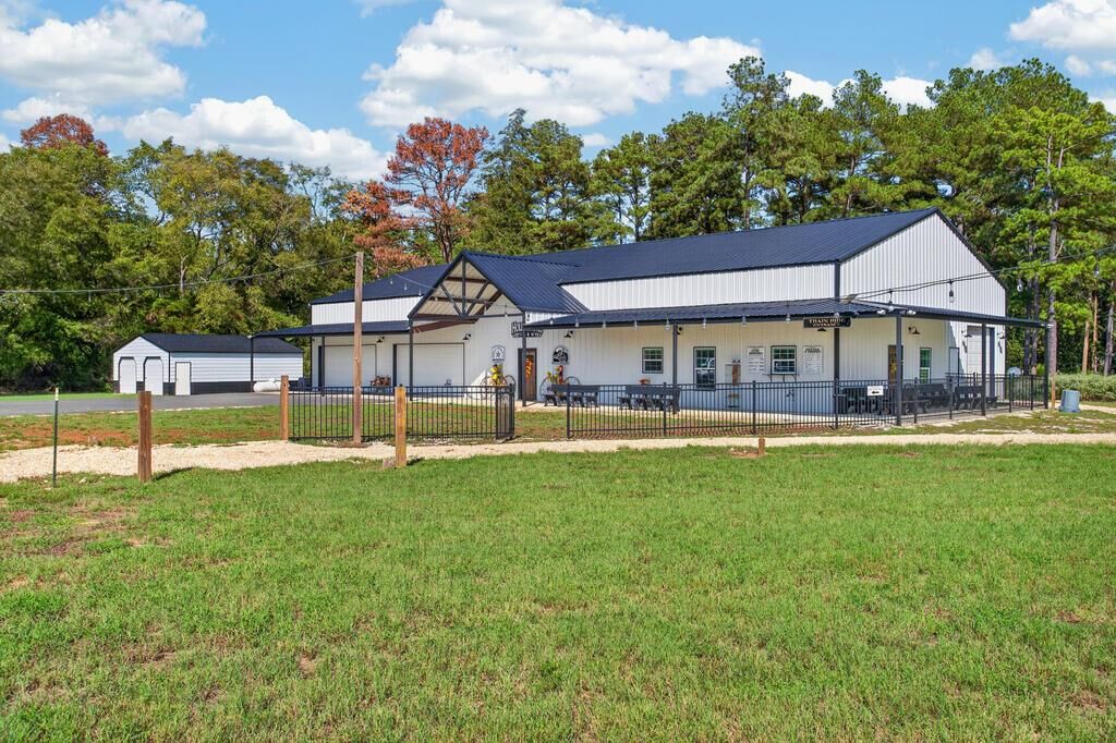 Property Photo:  252 County Road 2641  TX 75946 