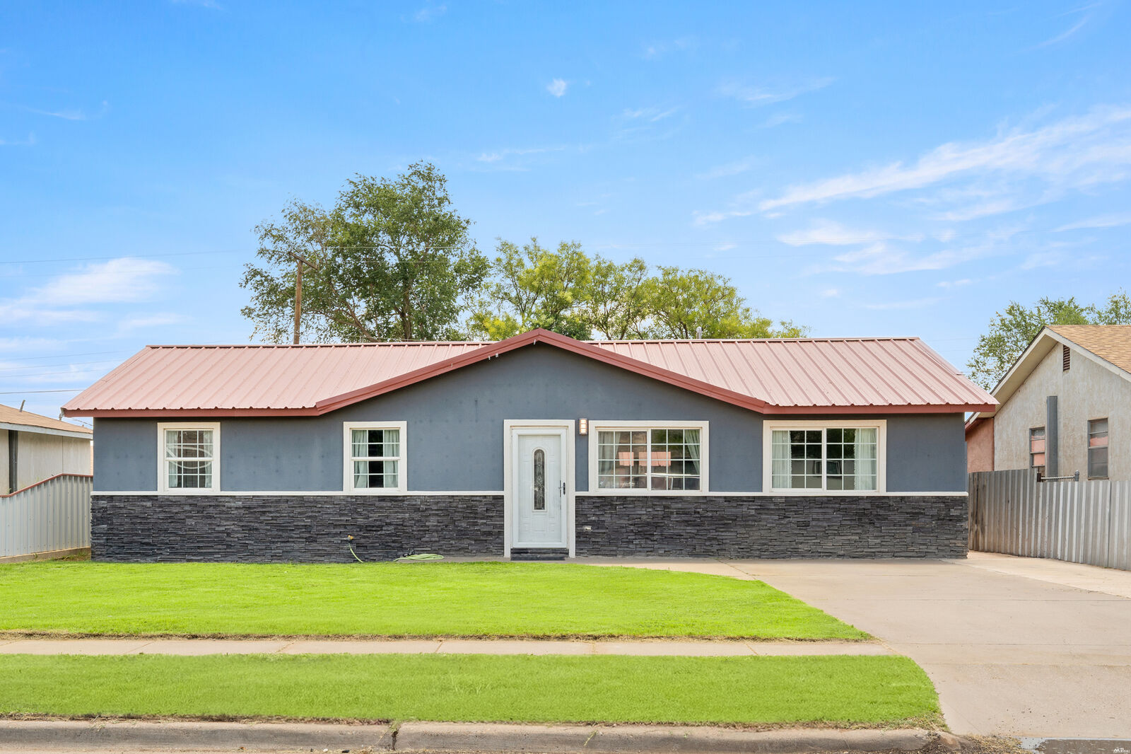 Property Photo:  809 Lamar St  NM 88135 
