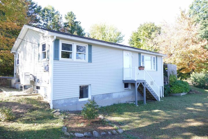 Property Photo:  5 Meadow Lane  NH 03045 