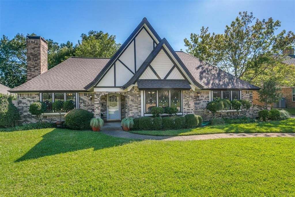 Property Photo: 2449 Stonegate Drive N TX 76021