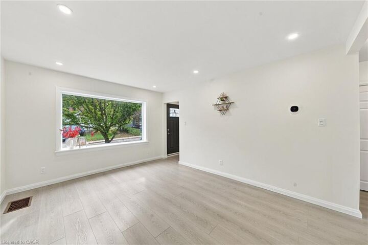 Property Photo:  294 East 28th Street  ON L8V 3J3 