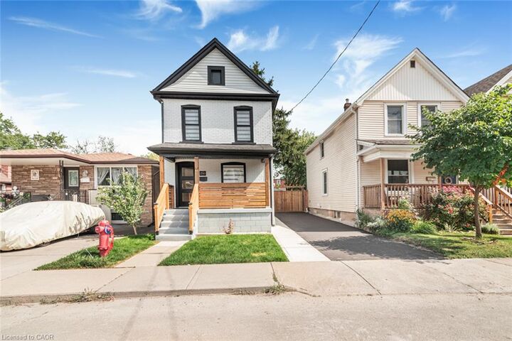 Property Photo:  250 Rosslyn Avenue N  ON L8L 7R1 