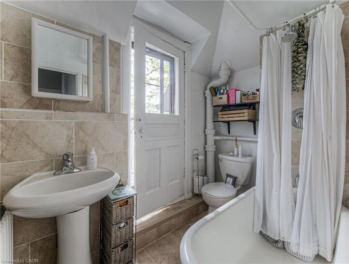 Property Photo:  404 Duke Street W Upper  ON N2H 3Y5 