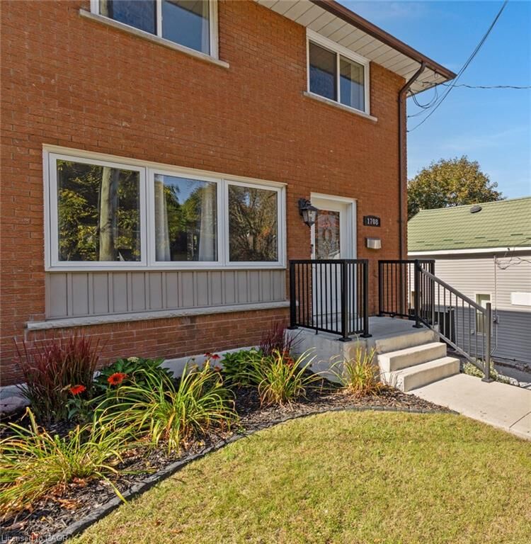 Property Photo:  1708 Franklin Boulevard  ON N3C 1P1 