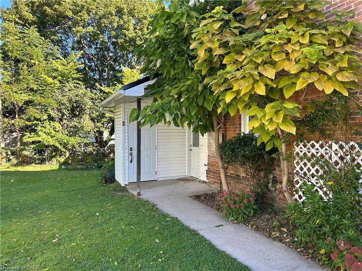 Property Photo:  209 West Street 4  ON N3Y 1S9 