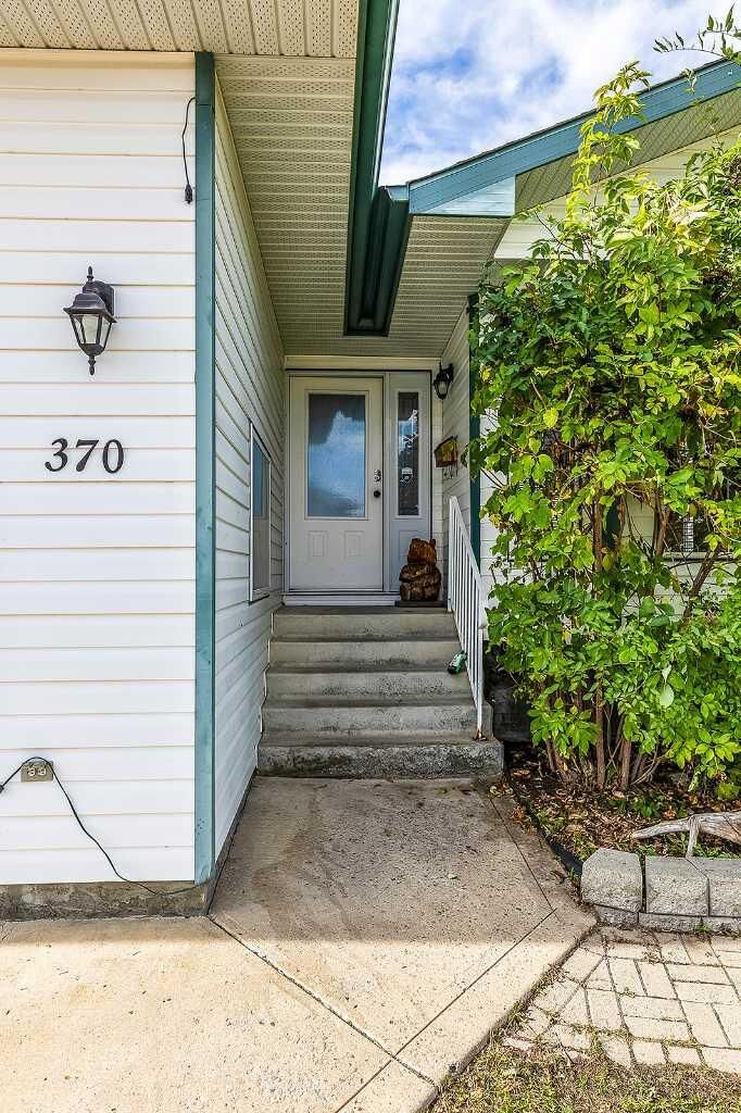 Property Photo:  370 Stratton Way SE  AB T1B 4M9 
