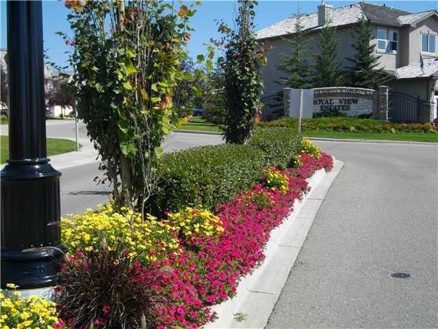 Property Photo: 42 Royal Crest Point NW AB T3G 5W5
