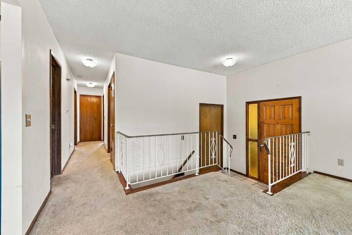 Property Photo:  14 Dalhousie Crescent NW  AB T3A 2H8 