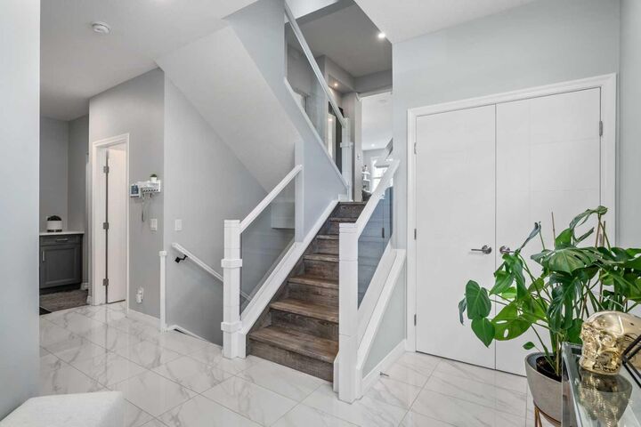 Property Photo:  52 Magnolia Heights SE  AB T3M 2Z7 