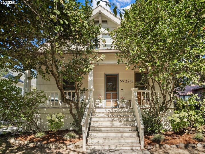 Property Photo:  2235 SE Brooklyn St  OR 97202 