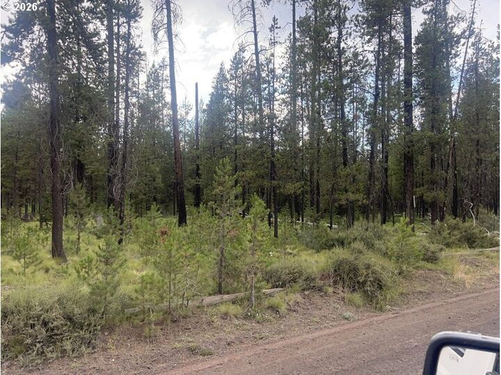 Property Photo: 55975 Savage Dr OR 97707
