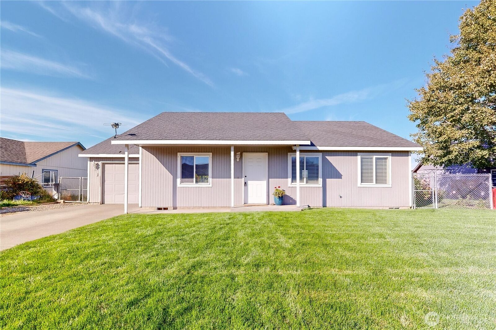 Property Photo: 351 NE 15th Avenue OR 97862