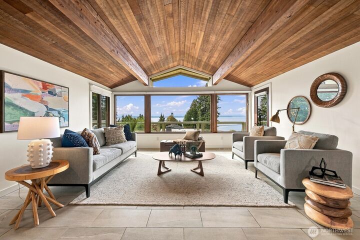 Property Photo: 7114 164th Street SW WA 98026