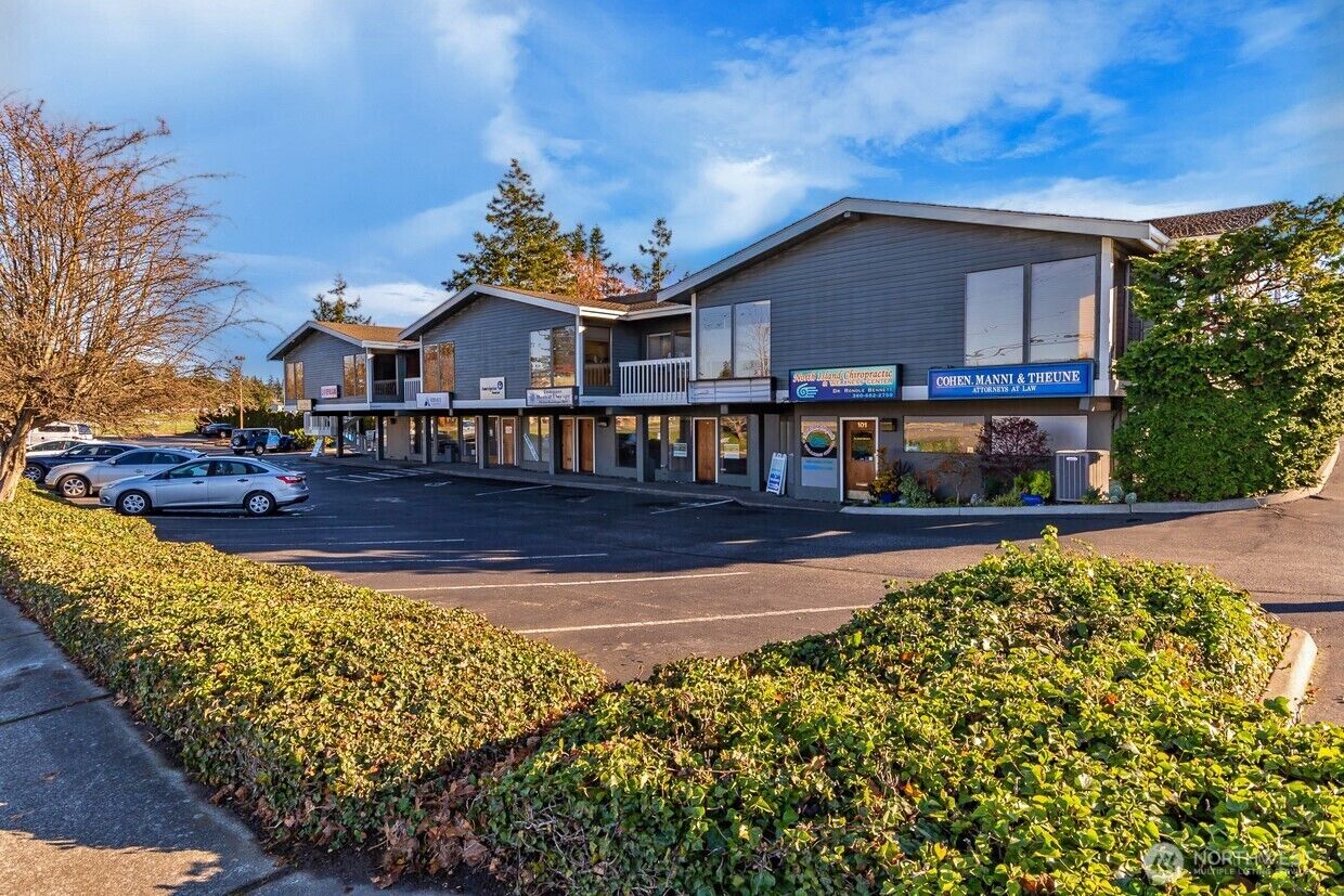 Property Photo:  520 E Whidbey Avenue 205  WA 98277 