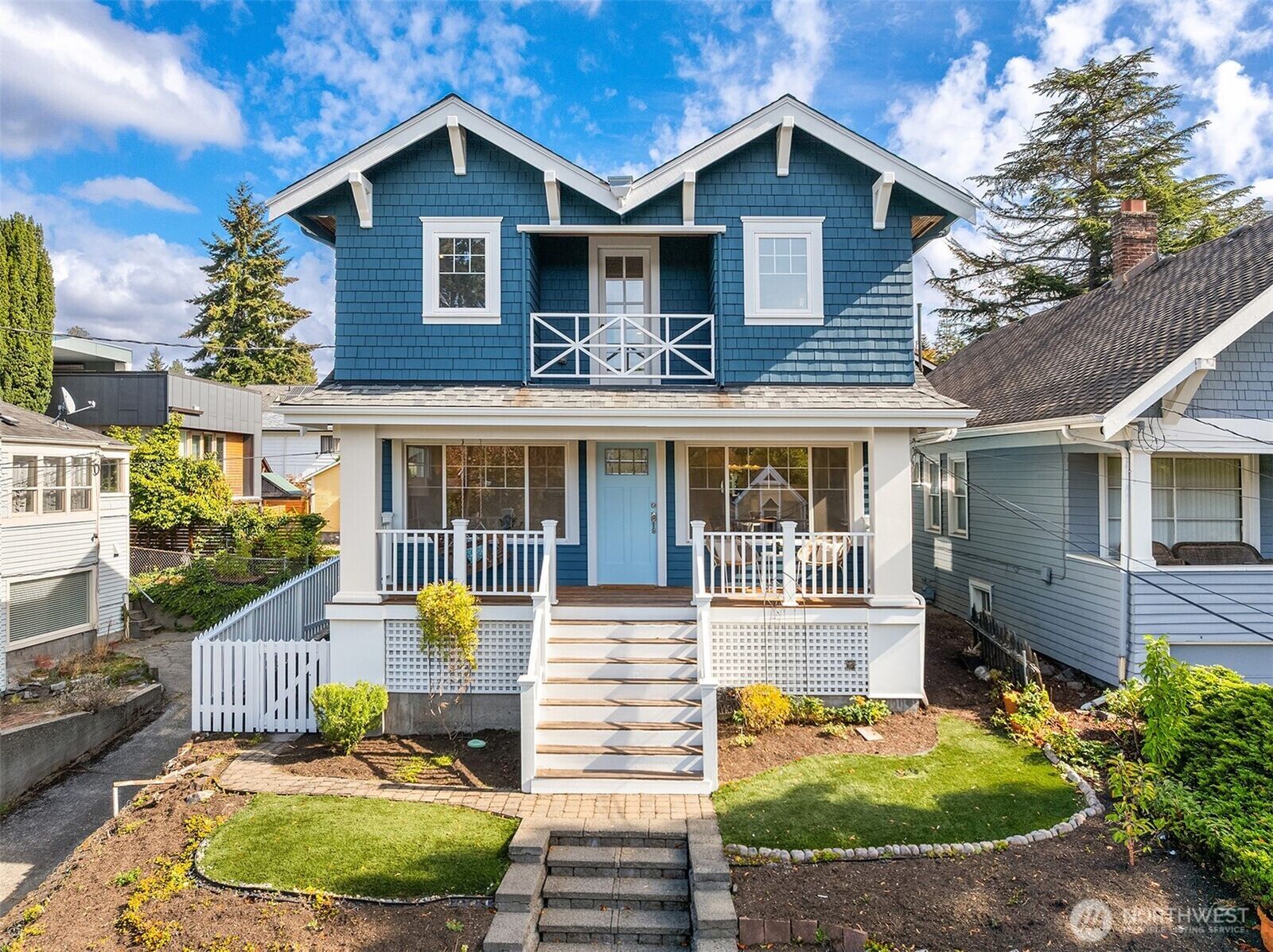 Property Photo: 5108 Woodlawn Avenue N WA 98103