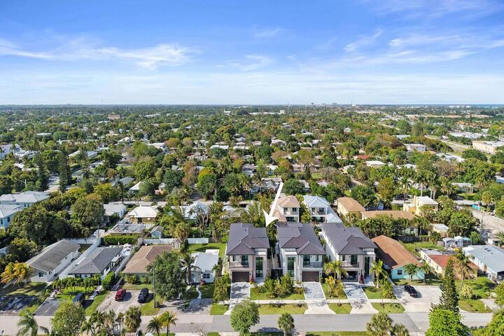 Property Photo:  237 NE 11th Street  FL 33444 