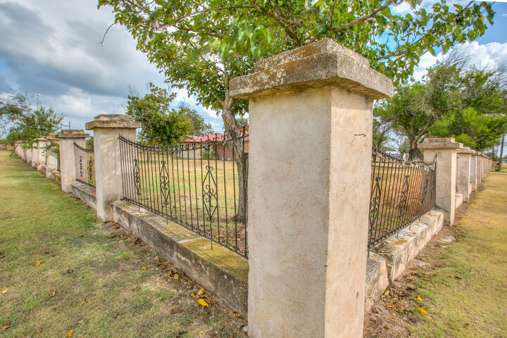 Property Photo: 208 East Street TX 76936