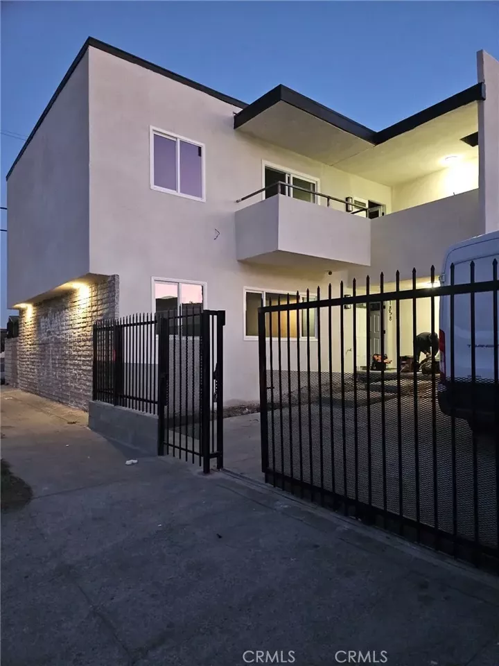 Property Photo:  1858 W 48th Street 2  CA 90062 